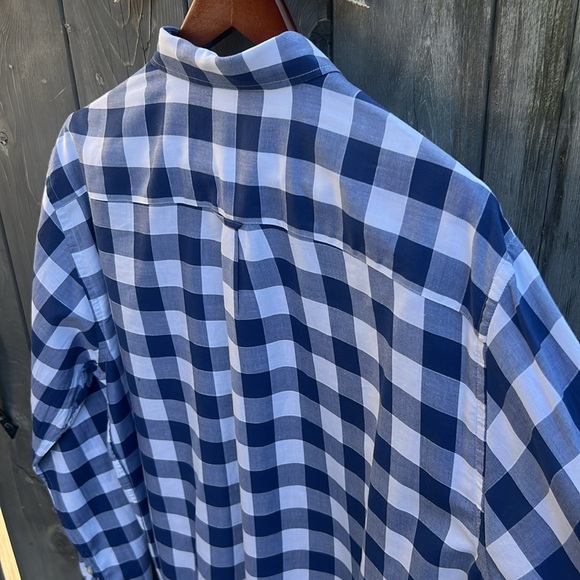 Peter Millar relaxed comfortable button-down shirt made from 100% cotton! - Picture 7 of 8